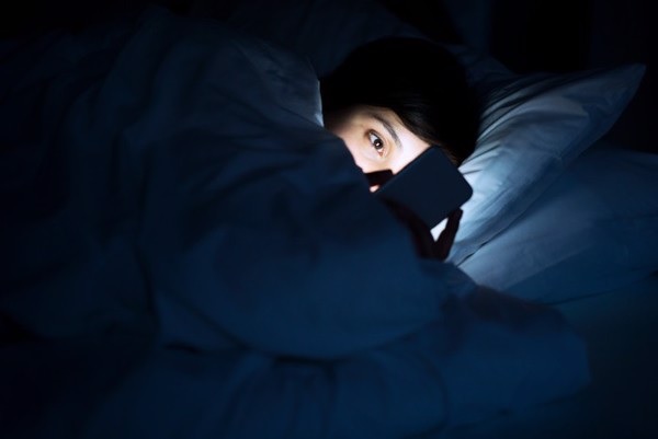 Thức khuya cũng là một nguyên nhân khiên da bạn khó trắng sáng